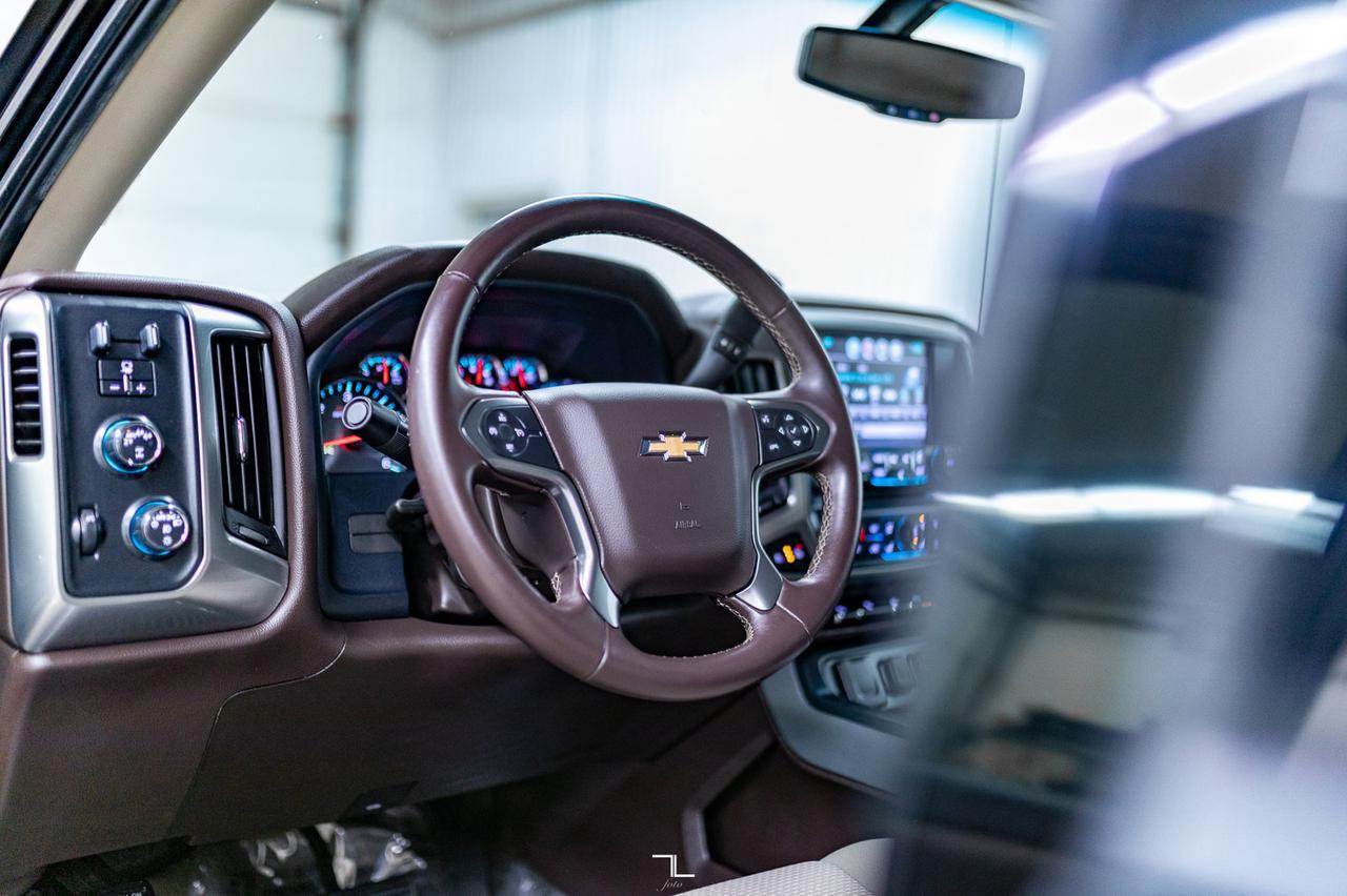 2017 Chevrolet Silverado 1500 4x4 Crew Cab LT Z71 Nav BCam Red Deer AB