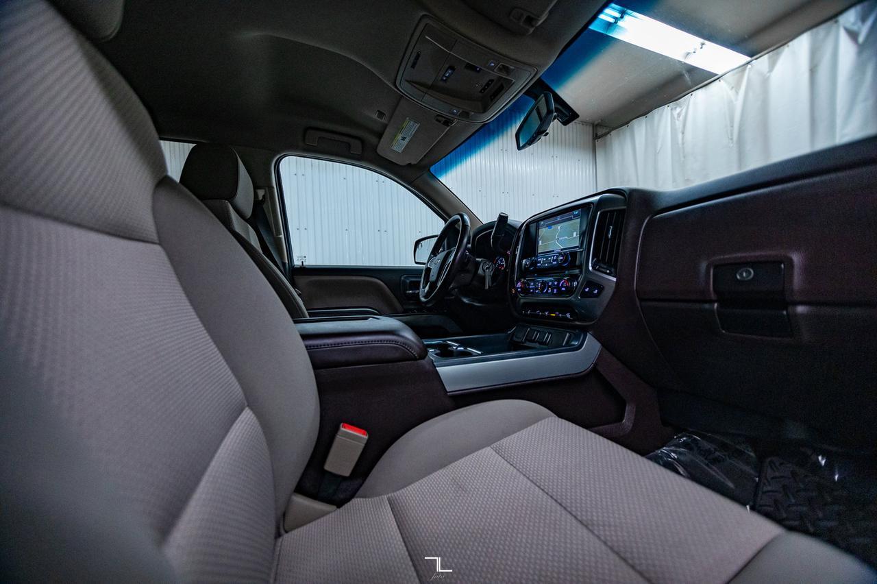 2017 Chevrolet Silverado 1500 4x4 Crew Cab LT Z71 Nav BCam Red Deer AB