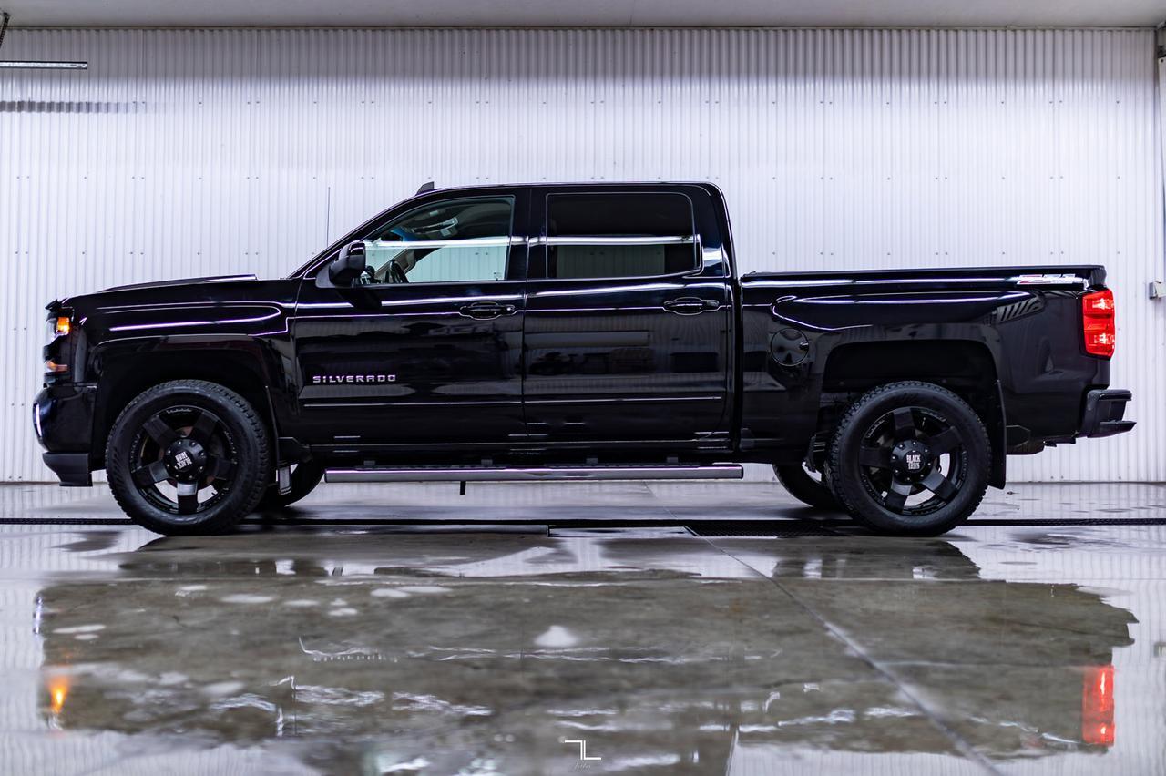 2017 Chevrolet Silverado 1500 4x4 Crew Cab LT Z71 Nav BCam Red Deer AB