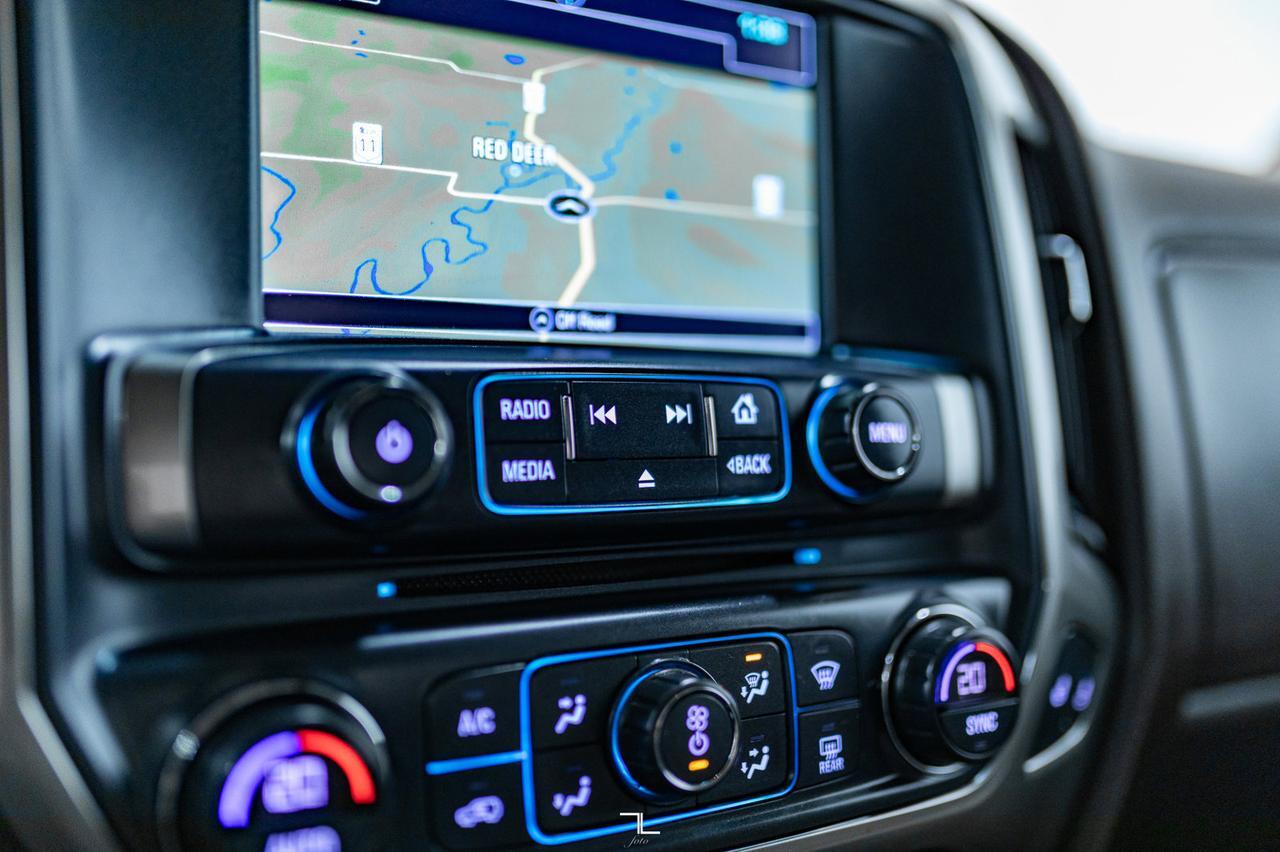 2017 Chevrolet Silverado 1500 4x4 Crew Cab LT Z71 Nav BCam Red Deer AB