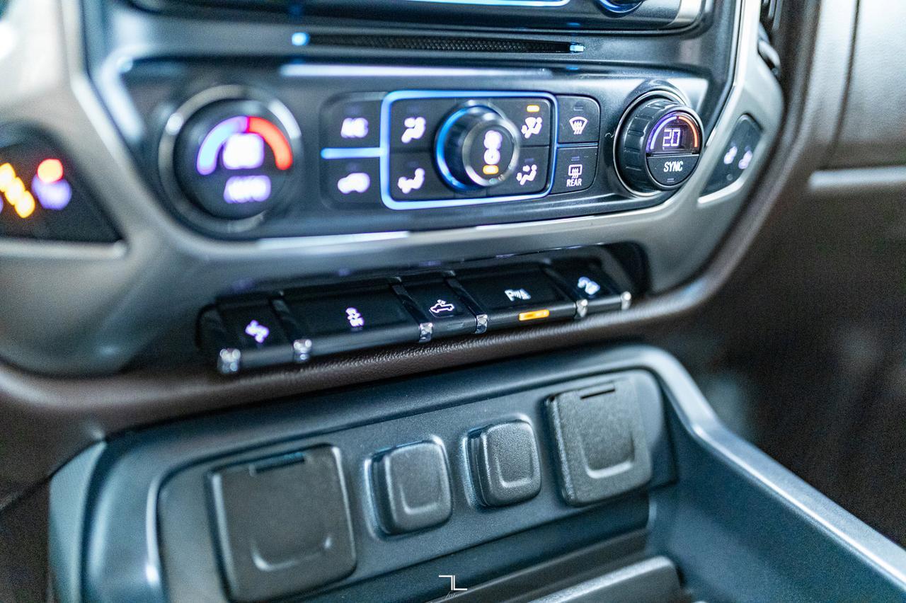 2017 Chevrolet Silverado 1500 4x4 Crew Cab LT Z71 Nav BCam Red Deer AB