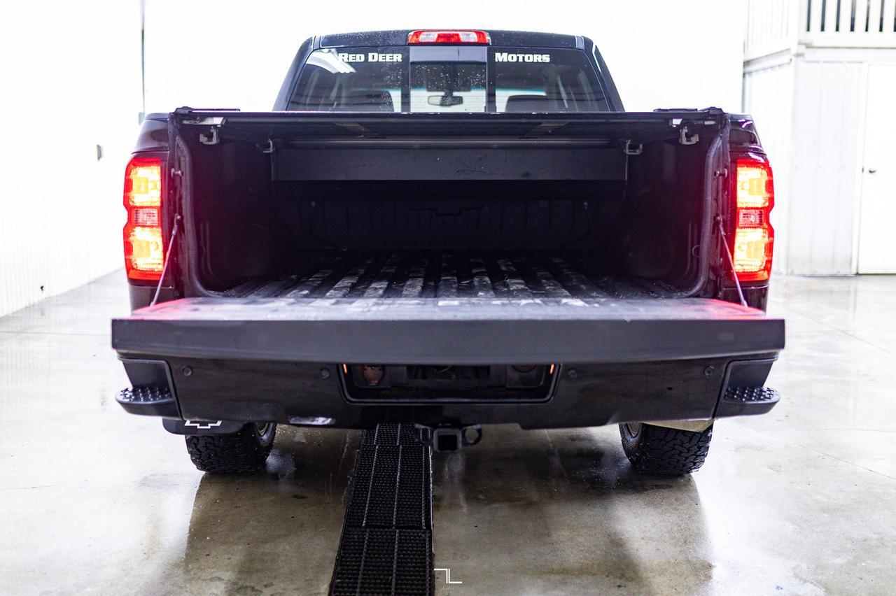 2017 Chevrolet Silverado 1500 4x4 Crew Cab LT Z71 True North PSeat BCam Red Deer AB