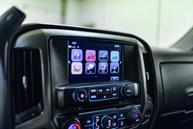 2017 Chevrolet Silverado 1500 4x4 Crew Cab LT Z71 True North PSeat BCam Red Deer AB