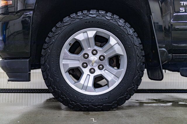 2017 Chevrolet Silverado 1500 4x4 Crew Cab LT Z71 True North PSeat BCam Red Deer AB