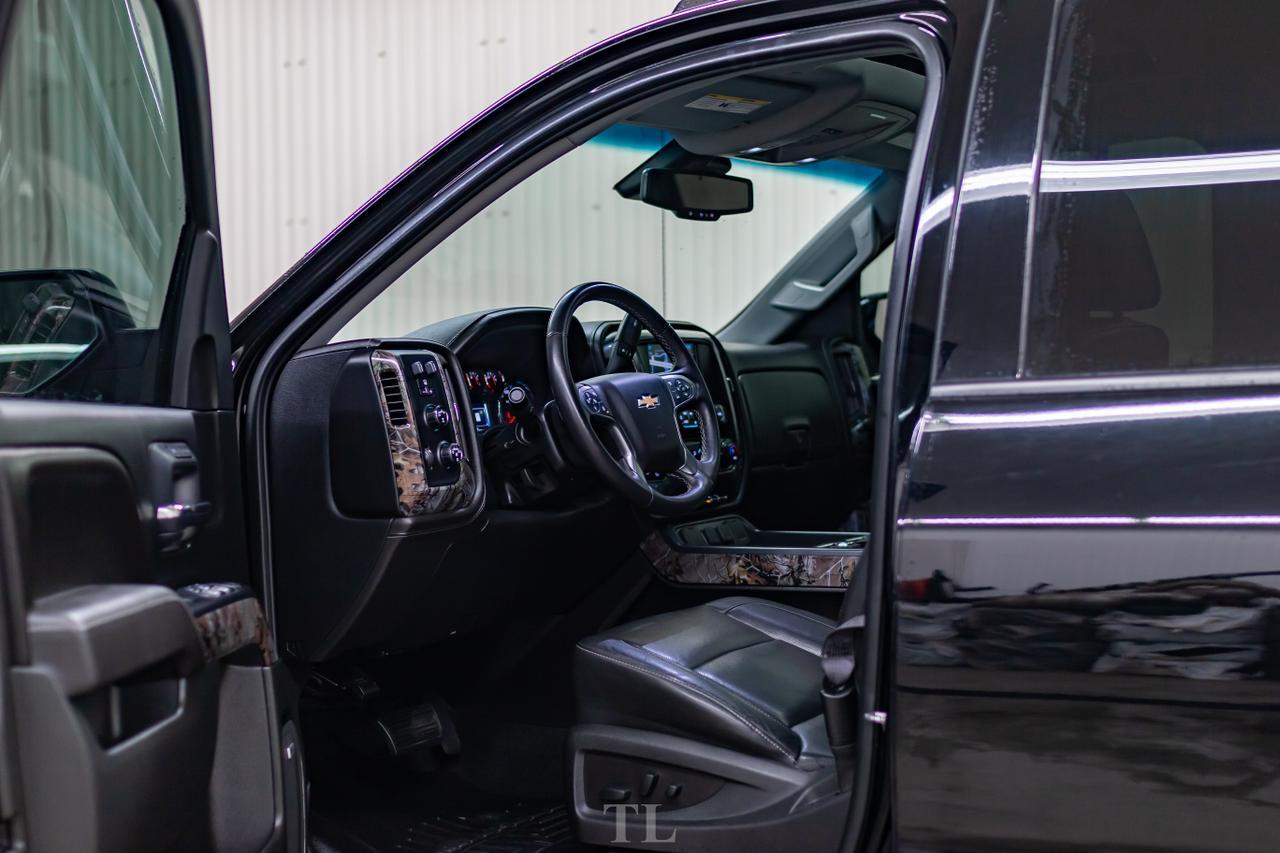 2017 Chevrolet Silverado 1500 4x4 Crew Cab LTZ Real Tree Leather Roof Nav Red Deer AB