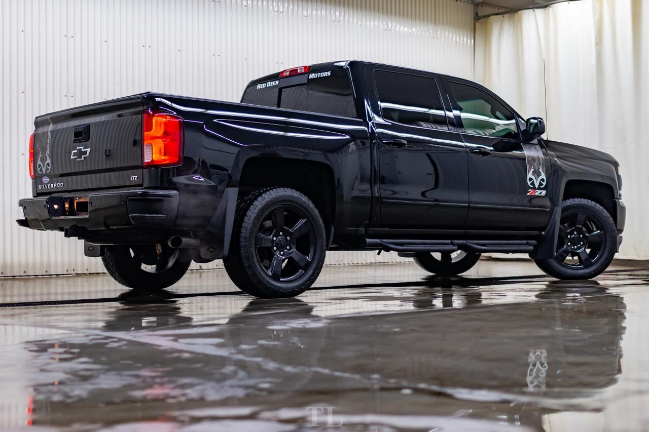 2017 Chevrolet Silverado 1500 4x4 Crew Cab LTZ Real Tree Leather Roof Nav Red Deer AB