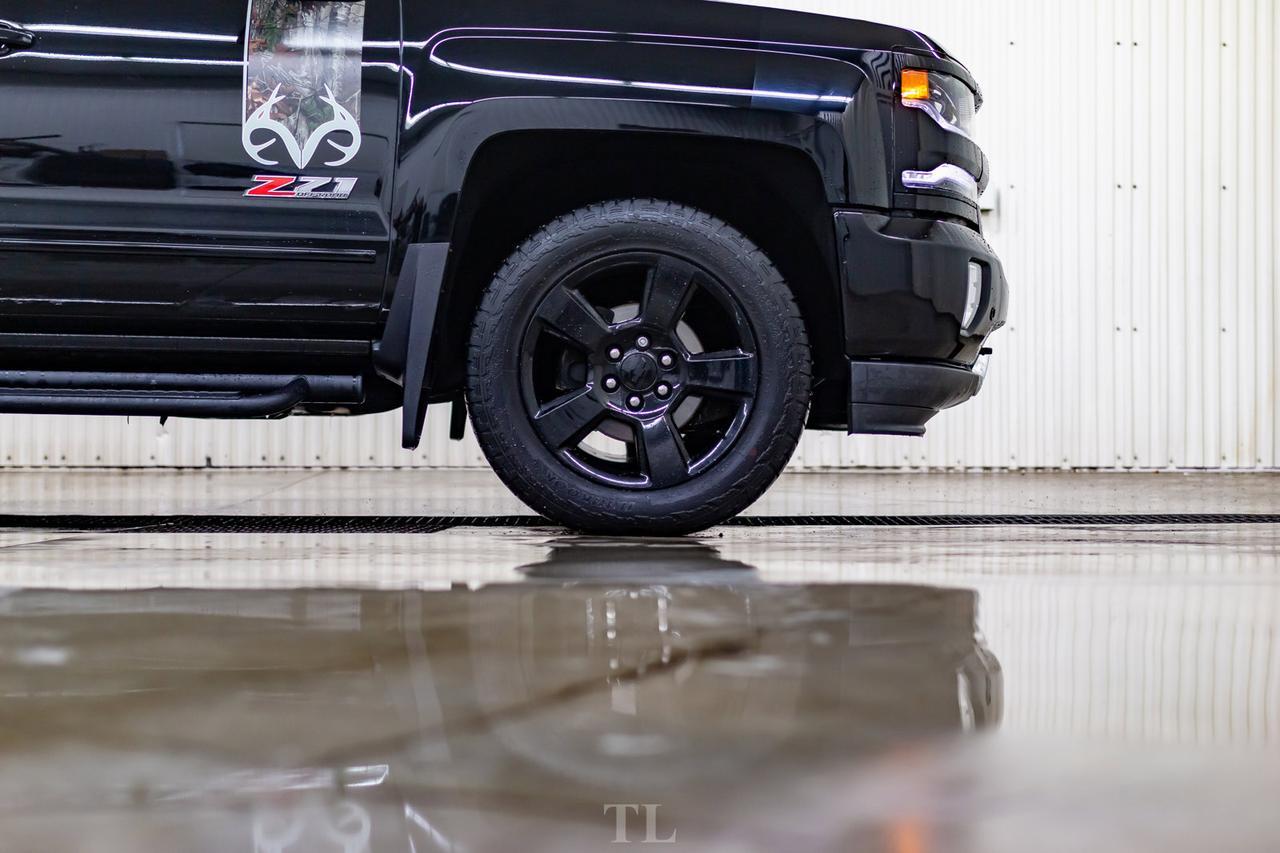 2017 Chevrolet Silverado 1500 4x4 Crew Cab LTZ Real Tree Leather Roof Nav Red Deer AB