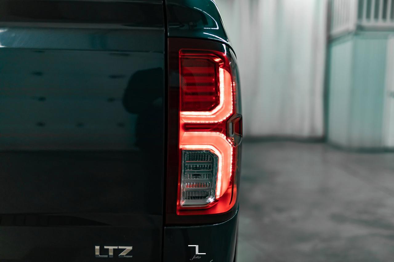 2017 Chevrolet Silverado 1500 4x4 Crew Cab LTZ Z71 Leather Roof Nav Red Deer AB