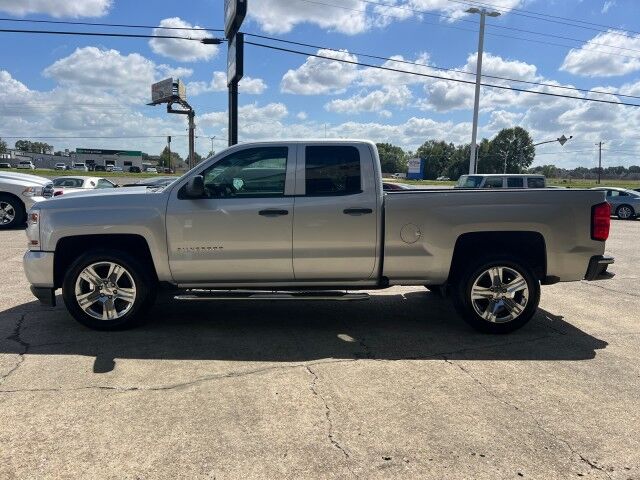 2017 Chevrolet Silverado 1500 Custom photo 10