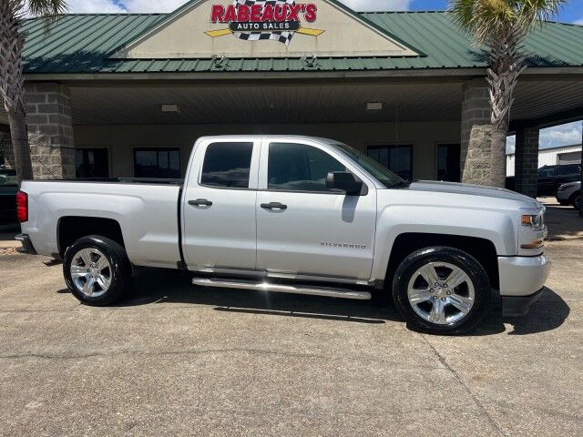 2017 Chevrolet Silverado 1500 Custom photo 3