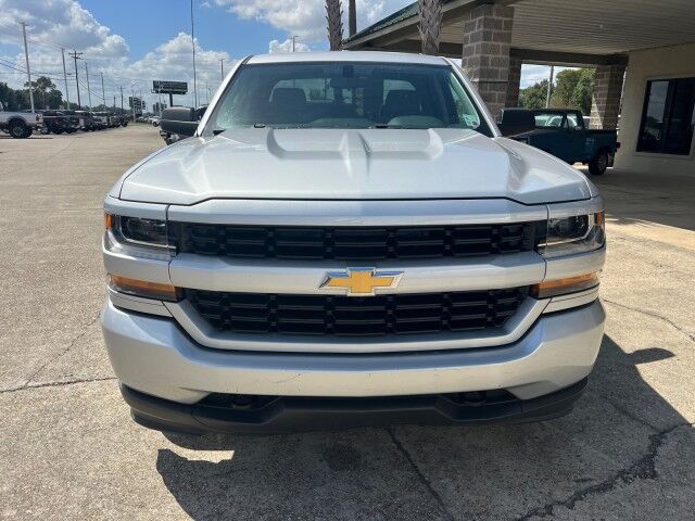 2017 Chevrolet Silverado 1500 Custom photo 13