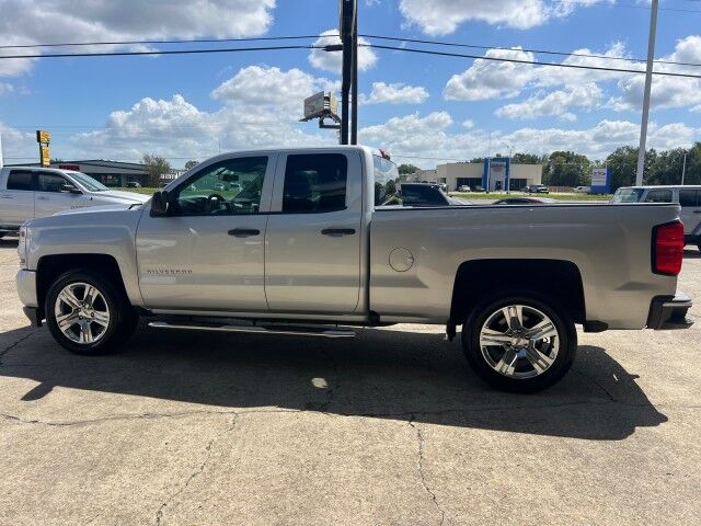 2017 Chevrolet Silverado 1500 Custom photo 9