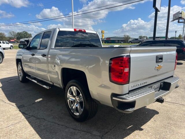 2017 Chevrolet Silverado 1500 Custom photo 8