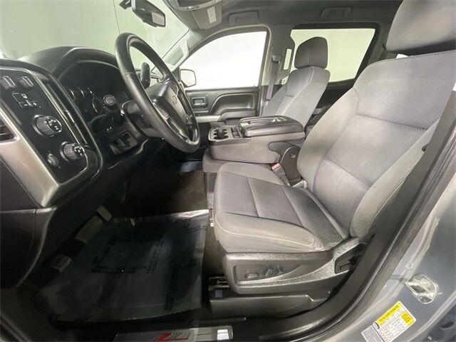 2017 Chevrolet Silverado 1500 LT photo 3