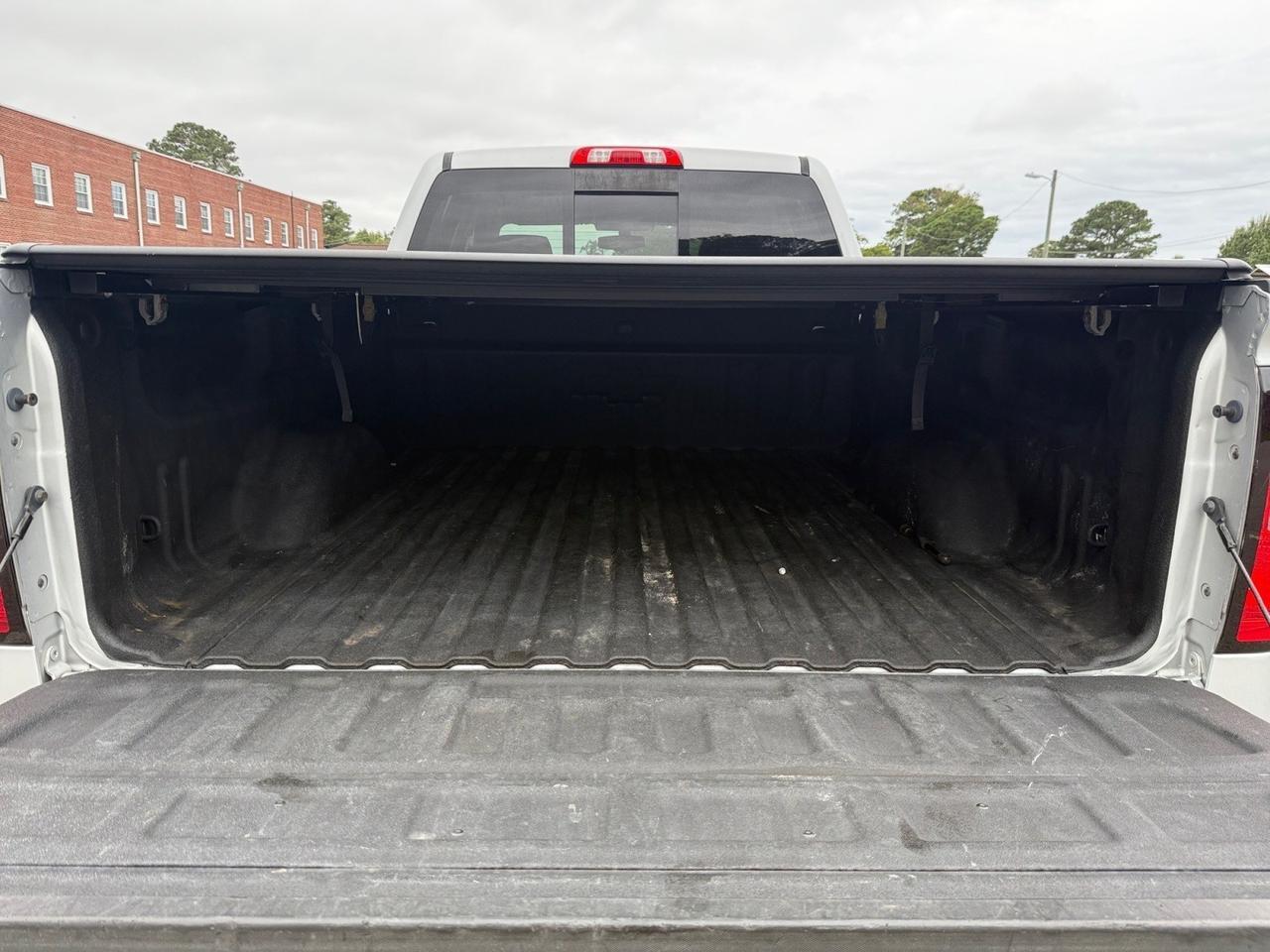 2017 Chevrolet Silverado 1500 LT, HEATED SEATS, UNIVERSAL GARAGE DOOR OPENER, TOW HOOKS, 4X4, BED LINER ,TONNEAU COVER, SLIDING REAR WINDOW, REAR BUMPER STEP, BACKUP CAMERA, POWER MIRRORS, COME AND TEST DRIVE THIS TRUCK TODAY! Norfolk VA