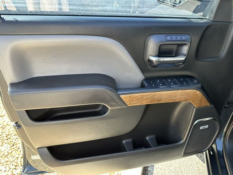 2017 Chevrolet Silverado 1500 LTZ photo 9