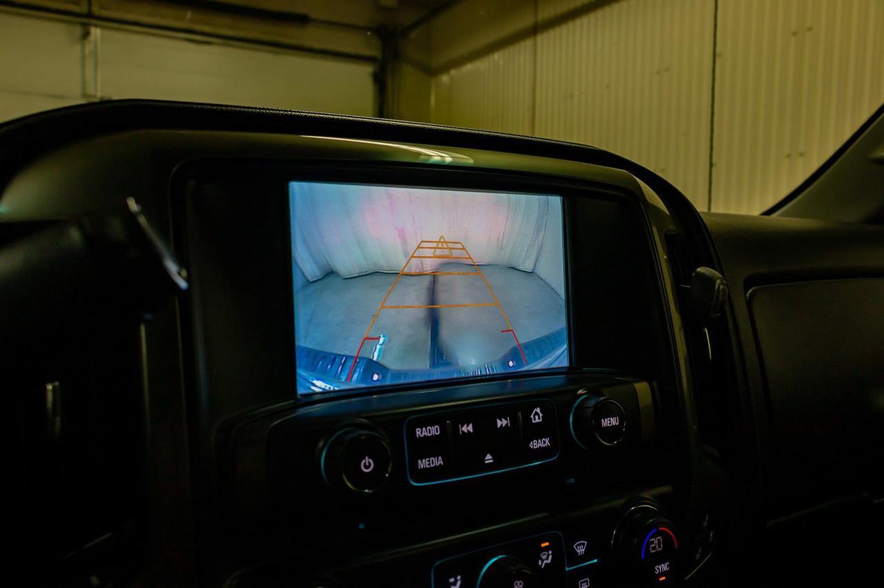 2017 Chevrolet Silverado 2500HD 4x4 Crew Cab High Country Diesel Leather Roof Nav Red Deer AB