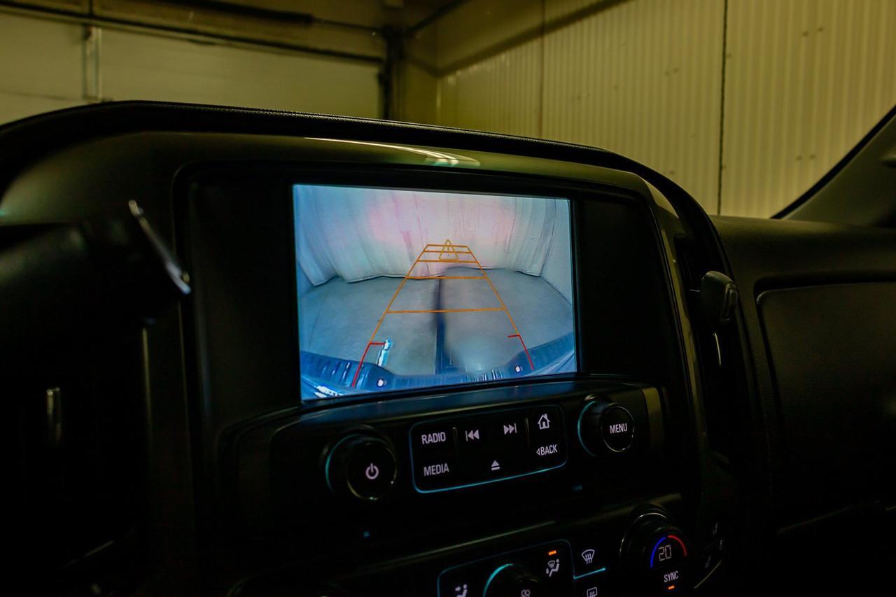 2017 Chevrolet Silverado 2500HD 4x4 Crew Cab High Country Diesel Leather Roof Nav Red Deer AB