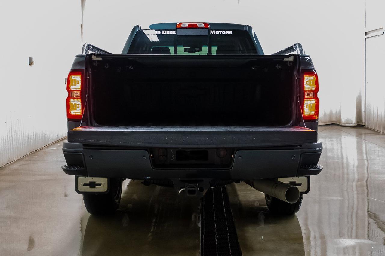 2017 Chevrolet Silverado 2500HD 4x4 Crew Cab High Country Diesel Leather Roof Nav Red Deer AB