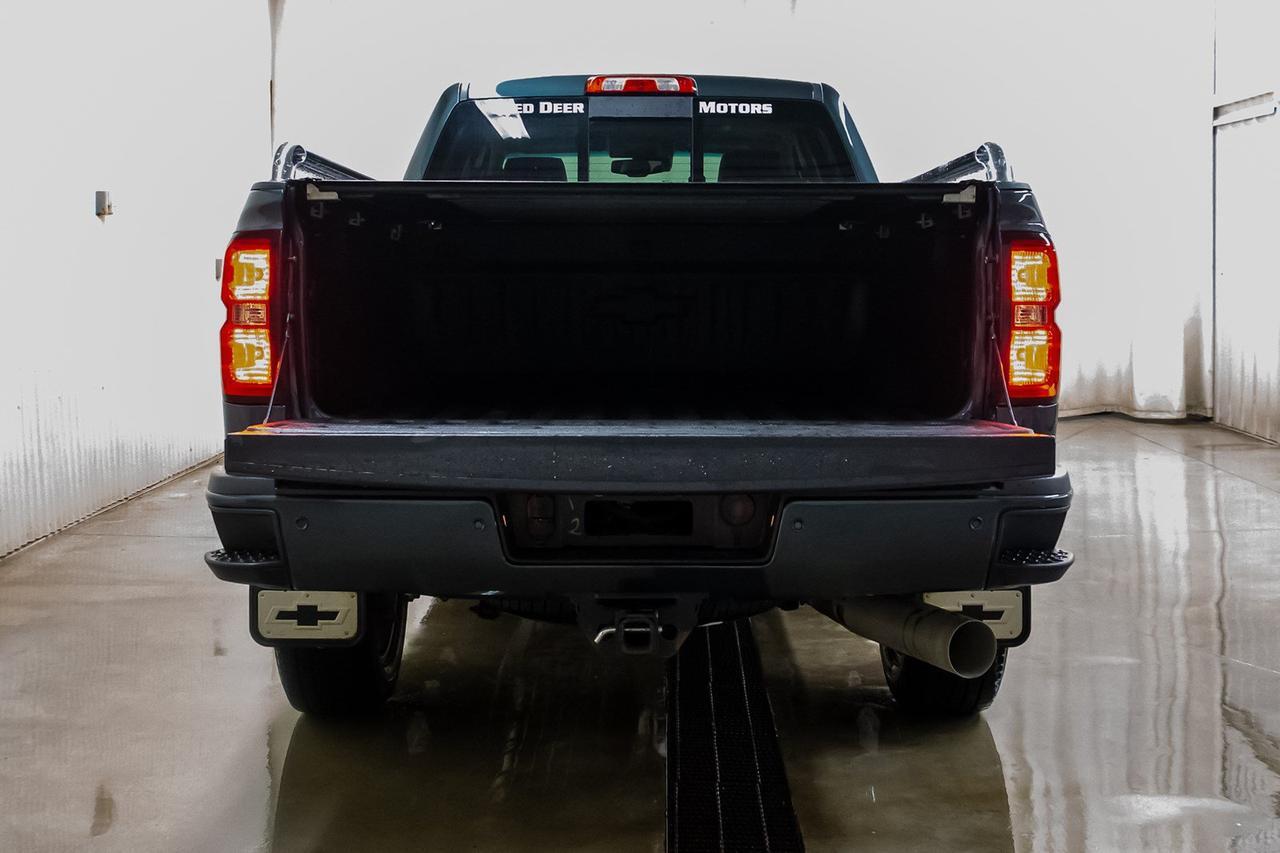 2017 Chevrolet Silverado 2500HD 4x4 Crew Cab High Country Diesel Leather Roof Nav Red Deer AB