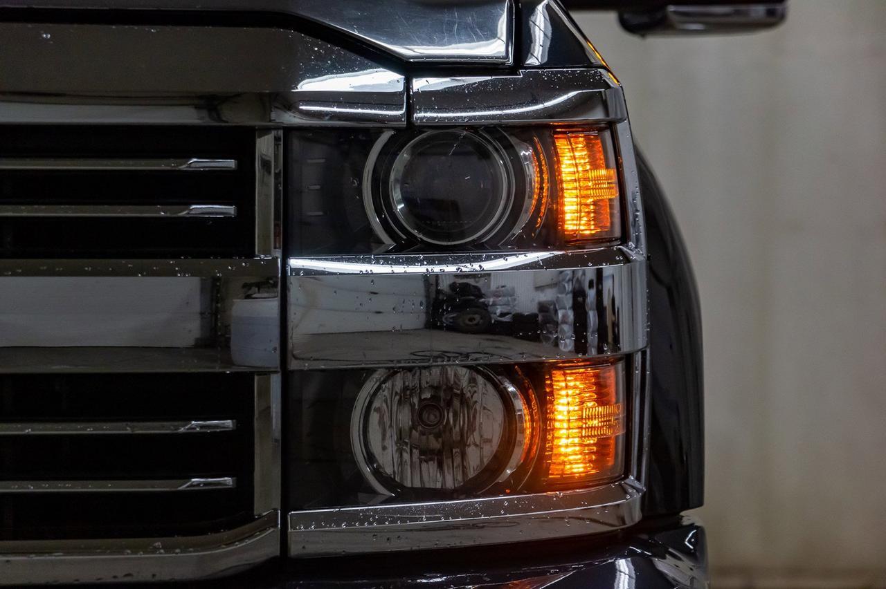 2017 Chevrolet Silverado 2500HD 4x4 Crew Cab High Country Diesel Leather Roof Nav Red Deer AB