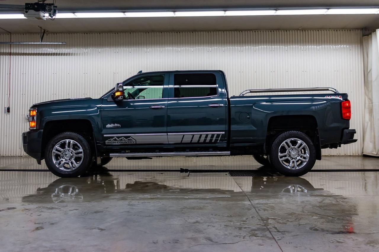 2017 Chevrolet Silverado 2500HD 4x4 Crew Cab High Country Diesel Leather Roof Nav Red Deer AB