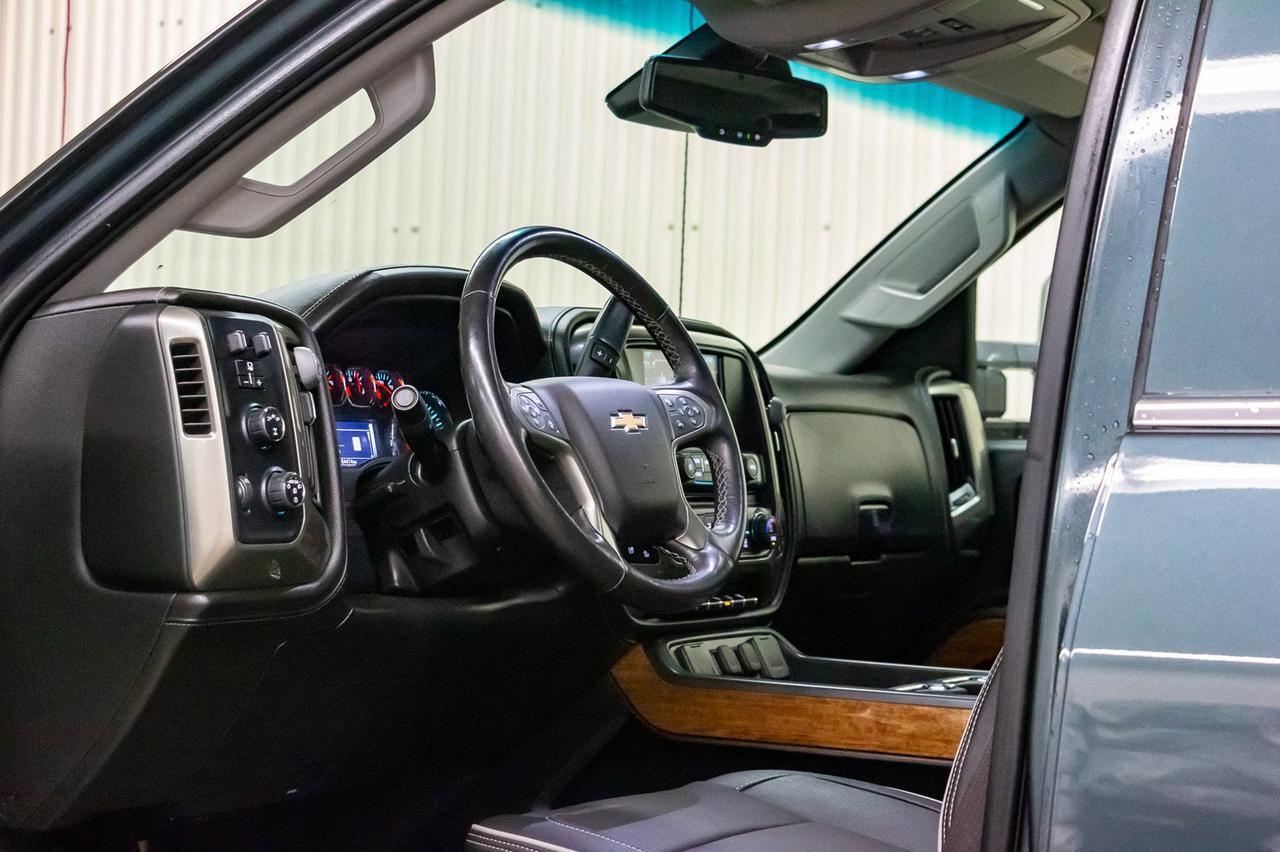 2017 Chevrolet Silverado 2500HD 4x4 Crew Cab High Country Diesel Leather Roof Nav Red Deer AB