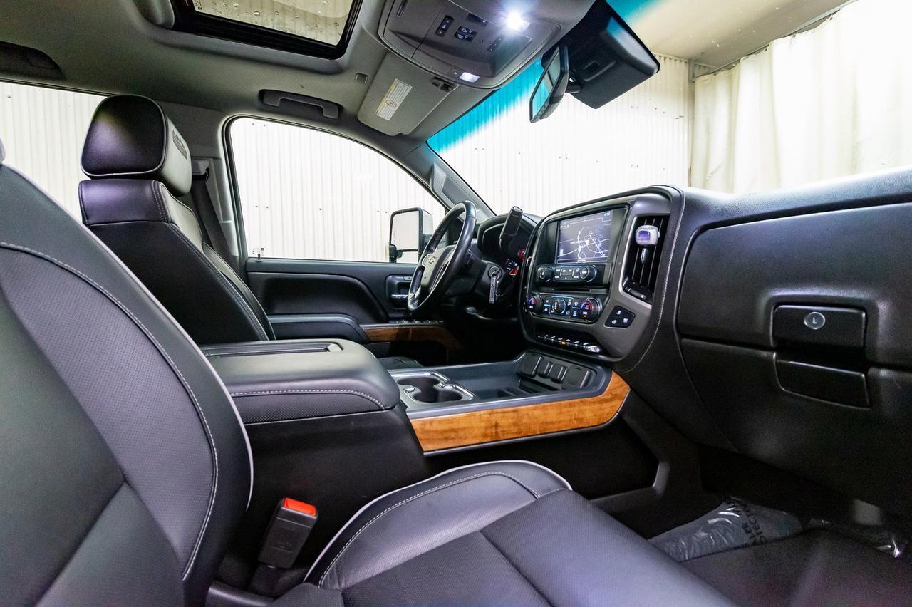 2017 Chevrolet Silverado 2500HD 4x4 Crew Cab High Country Diesel Leather Roof Nav Red Deer AB