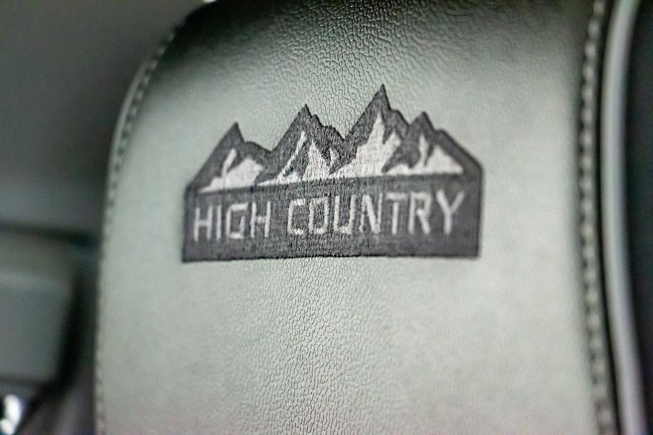 2017 Chevrolet Silverado 2500HD 4x4 Crew Cab High Country Diesel Leather Roof Nav Red Deer AB