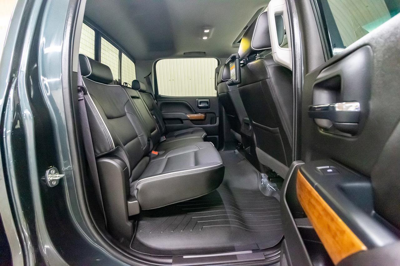 2017 Chevrolet Silverado 2500HD 4x4 Crew Cab High Country Diesel Leather Roof Nav Red Deer AB