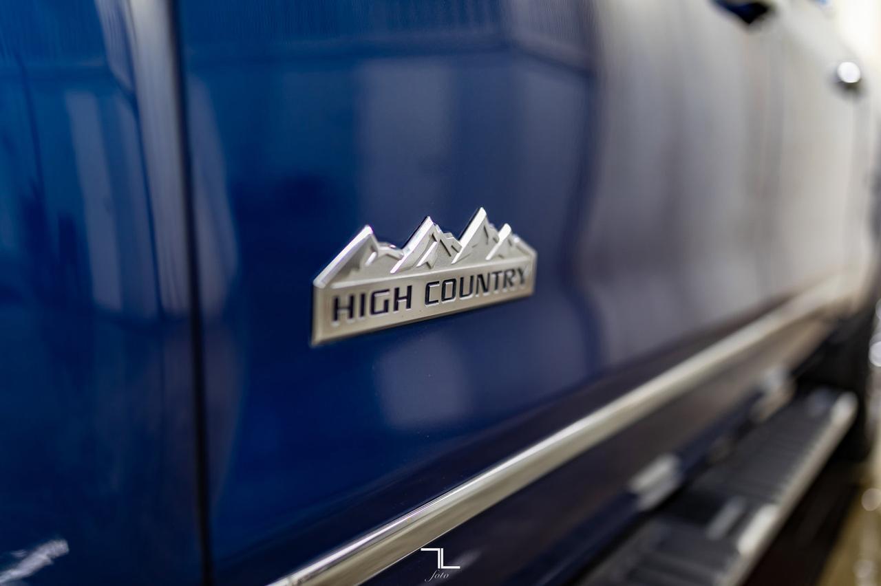 2017 Chevrolet Silverado 2500HD 4x4 Crew Cab High Country Diesel Leather Roof Nav Red Deer AB