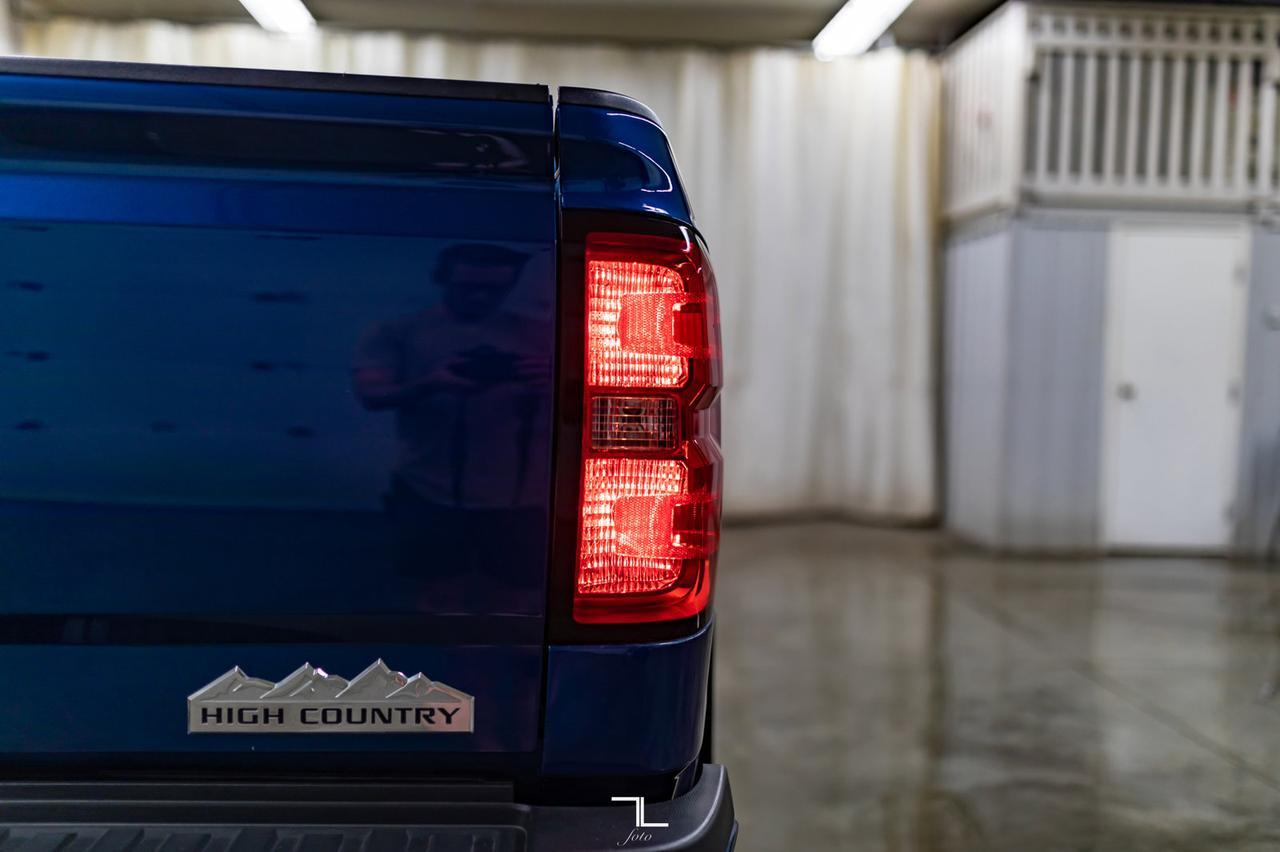 2017 Chevrolet Silverado 2500HD 4x4 Crew Cab High Country Diesel Leather Roof Nav Red Deer AB