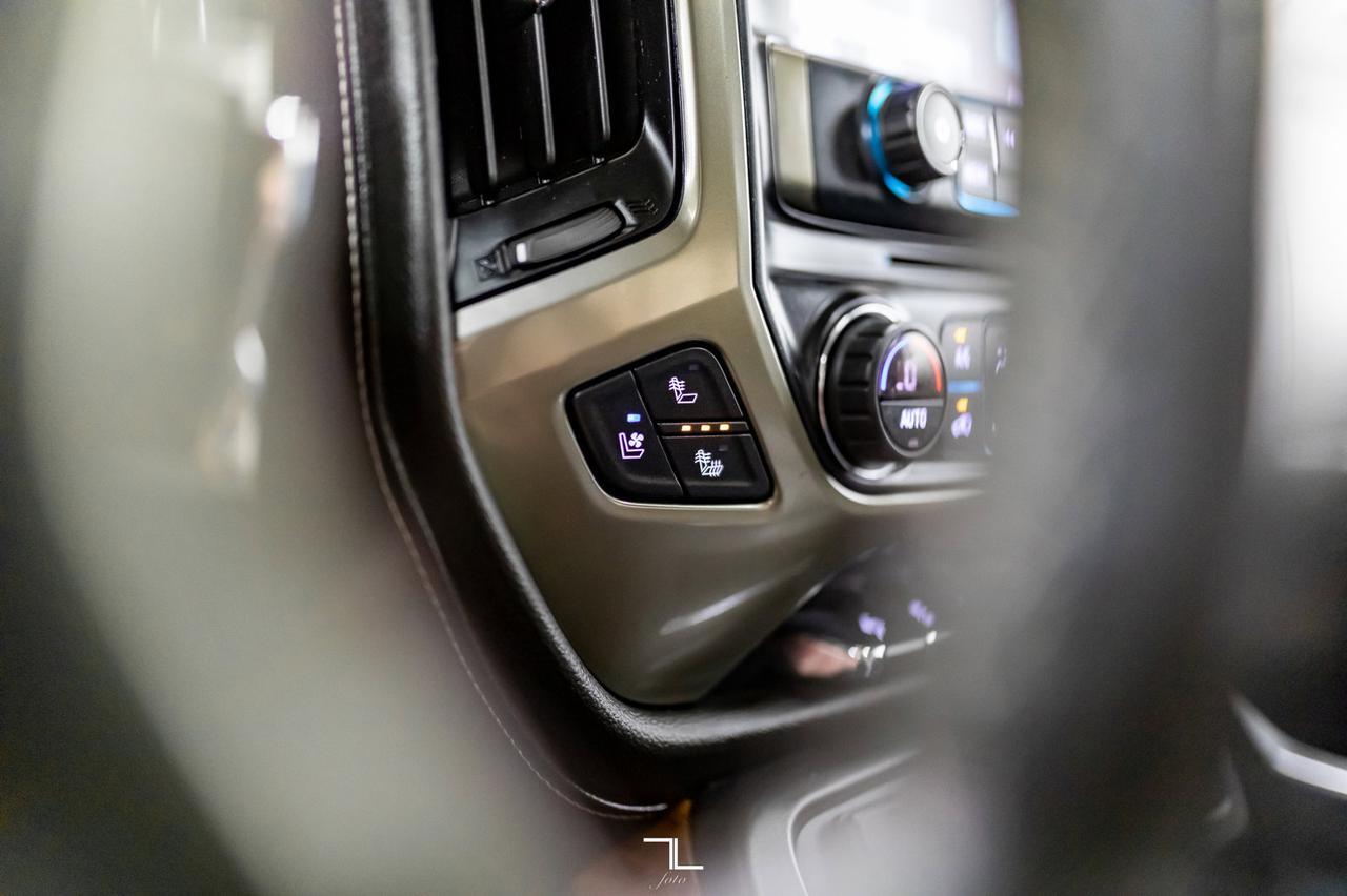 2017 Chevrolet Silverado 2500HD 4x4 Crew Cab High Country Diesel Leather Roof Nav Red Deer AB