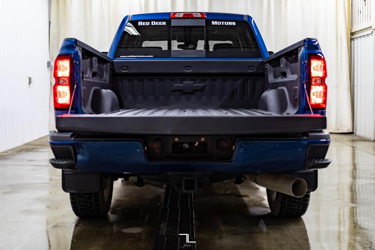 2017 Chevrolet Silverado 2500HD 4x4 Crew Cab High Country Diesel Leather Roof Nav Red Deer AB
