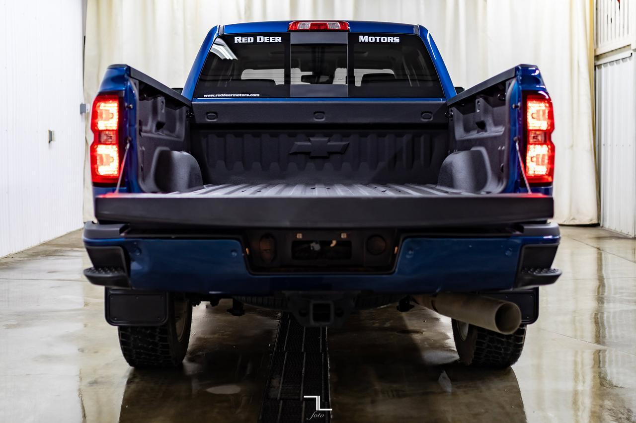 2017 Chevrolet Silverado 2500HD 4x4 Crew Cab High Country Diesel Leather Roof Nav Red Deer AB