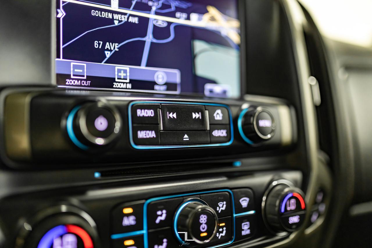 2017 Chevrolet Silverado 2500HD 4x4 Crew Cab High Country Diesel Leather Roof Nav Red Deer AB