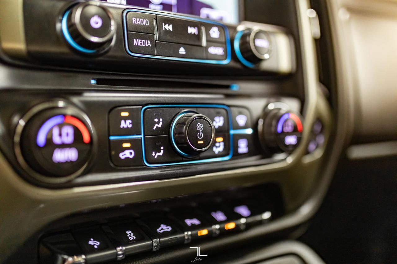 2017 Chevrolet Silverado 2500HD 4x4 Crew Cab High Country Diesel Leather Roof Nav Red Deer AB