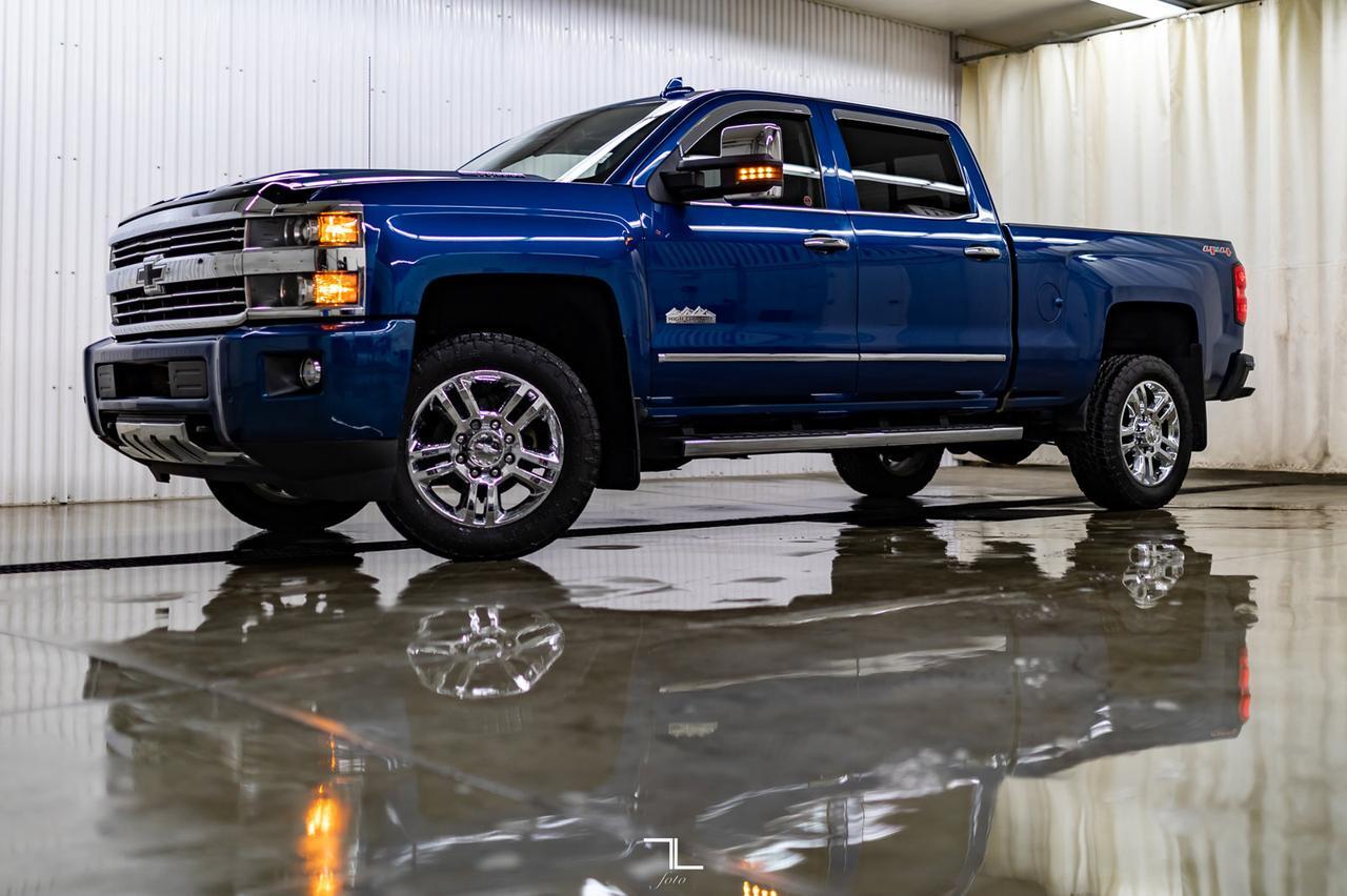 2017 Chevrolet Silverado 2500HD 4x4 Crew Cab High Country Diesel Leather Roof Nav Red Deer AB