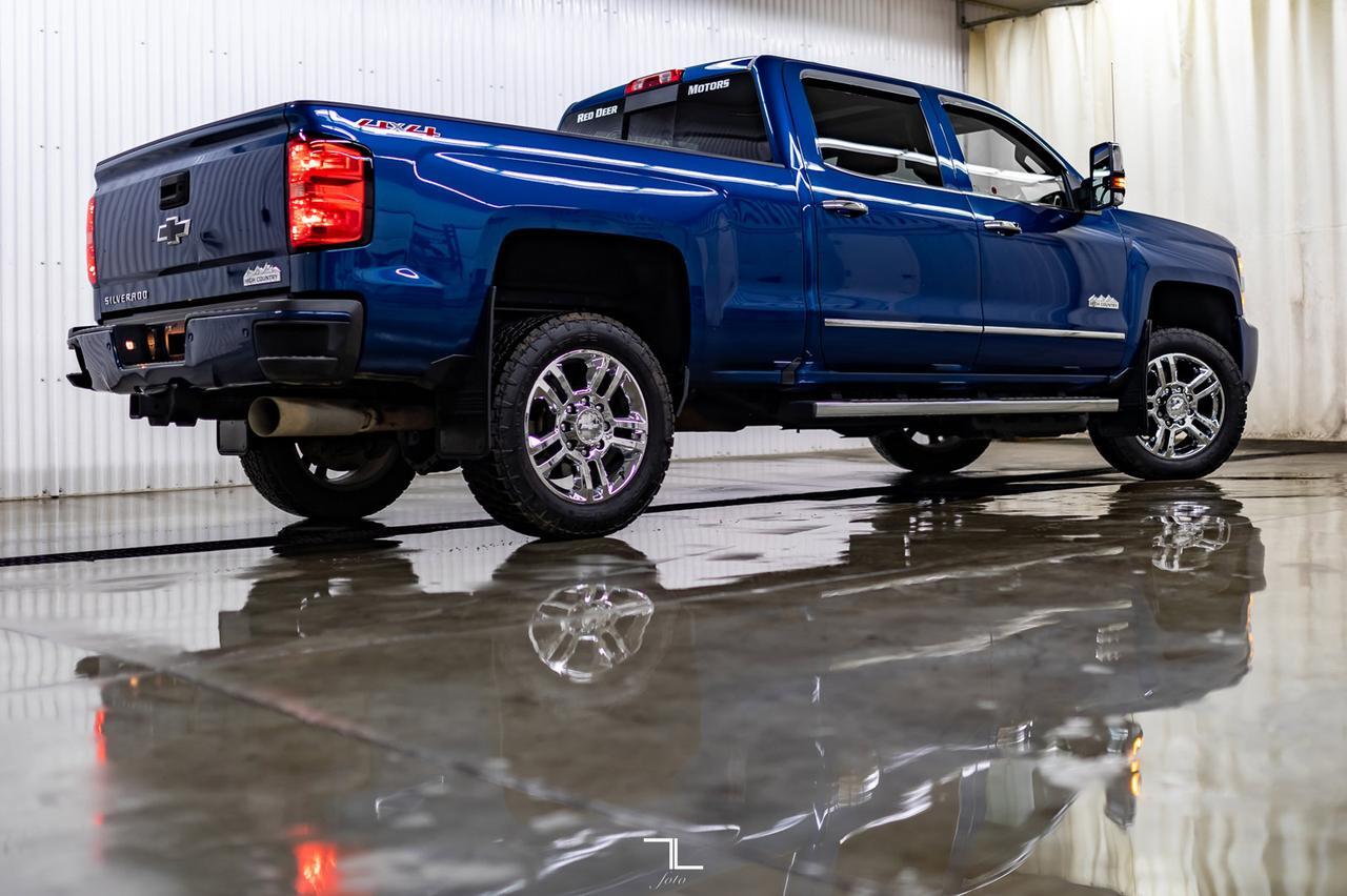 2017 Chevrolet Silverado 2500HD 4x4 Crew Cab High Country Diesel Leather Roof Nav Red Deer AB
