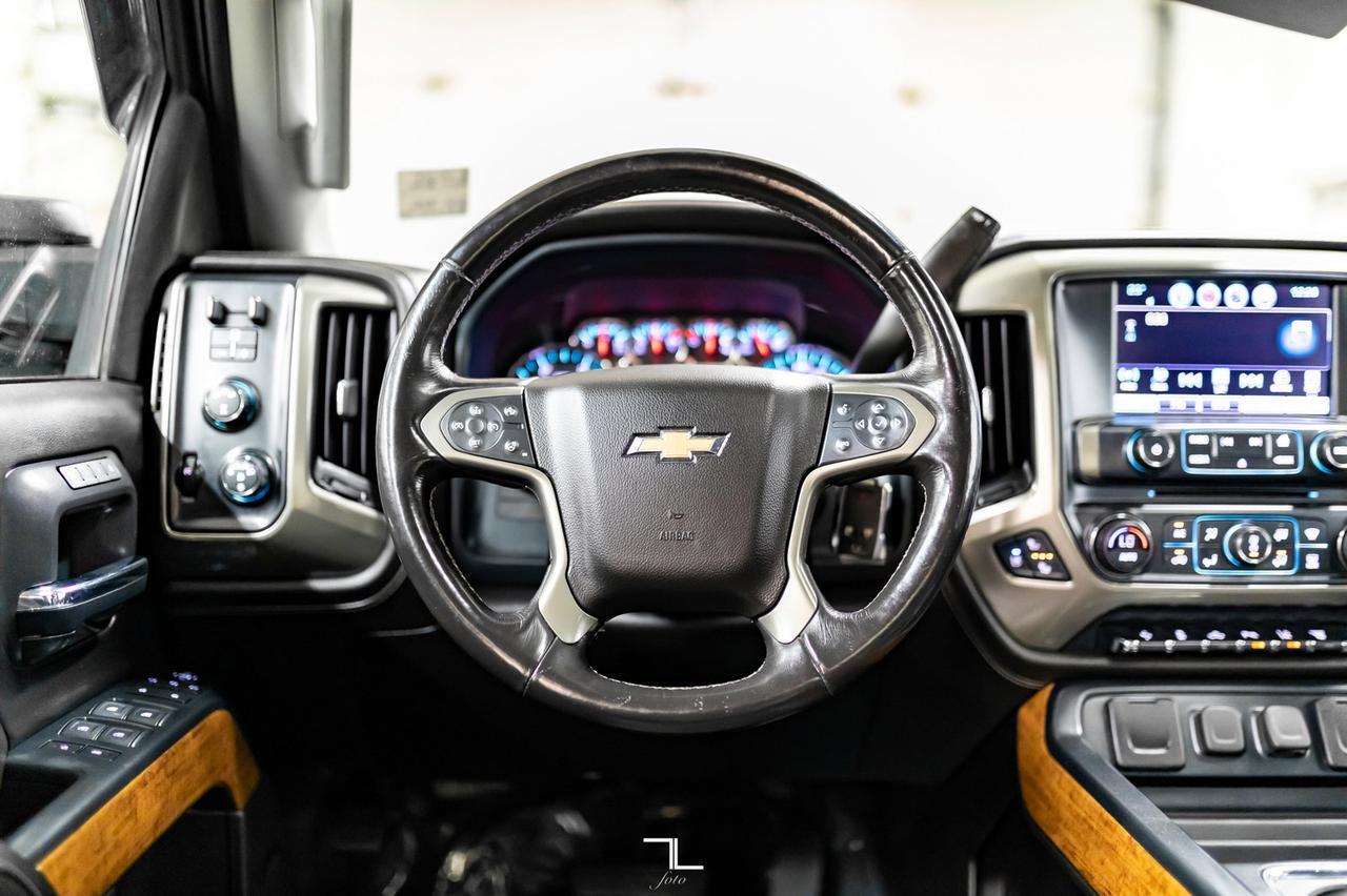 2017 Chevrolet Silverado 2500HD 4x4 Crew Cab High Country Diesel Leather Roof Nav Red Deer AB