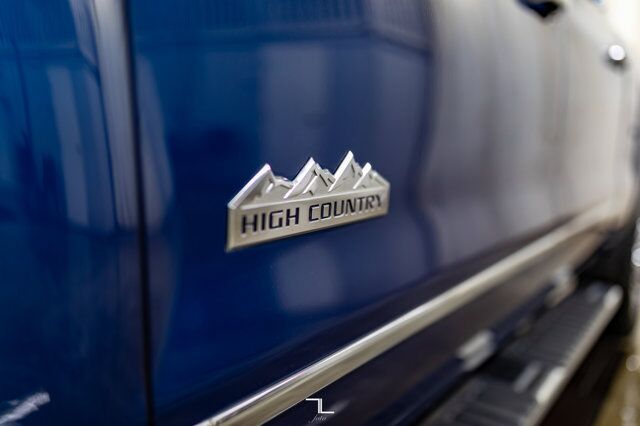 2017 Chevrolet Silverado 2500HD 4x4 Crew Cab High Country Diesel Leather Roof Nav Red Deer AB