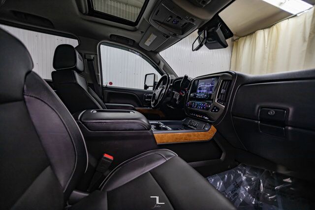 2017 Chevrolet Silverado 2500HD 4x4 Crew Cab High Country Diesel Leather Roof Nav Red Deer AB