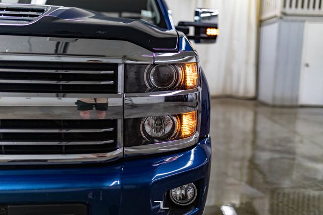 2017 Chevrolet Silverado 2500HD 4x4 Crew Cab High Country Diesel Leather Roof Nav Red Deer AB