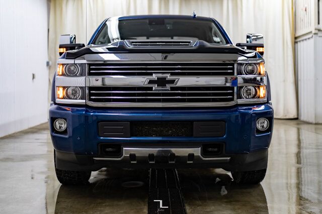 2017 Chevrolet Silverado 2500HD 4x4 Crew Cab High Country Diesel Leather Roof Nav Red Deer AB