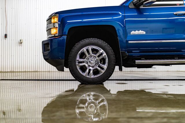 2017 Chevrolet Silverado 2500HD 4x4 Crew Cab High Country Diesel Leather Roof Nav Red Deer AB