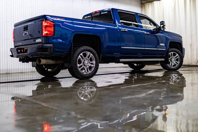 2017 Chevrolet Silverado 2500HD 4x4 Crew Cab High Country Diesel Leather Roof Nav Red Deer AB