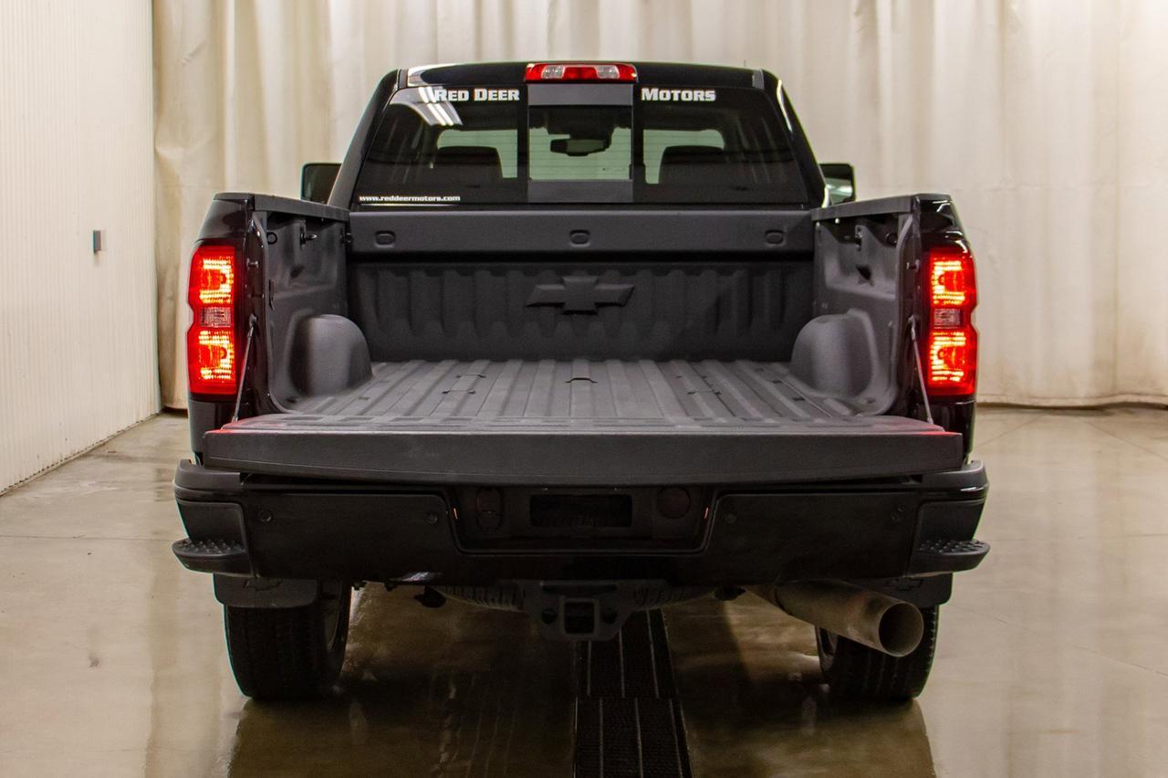 2017 Chevrolet Silverado 2500HD 4x4 Crew Cab High Country Diesel Leather Roof Nav Red Deer AB