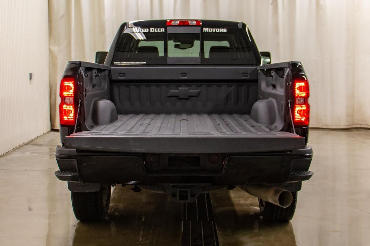 2017 Chevrolet Silverado 2500HD 4x4 Crew Cab High Country Diesel Leather Roof Nav Red Deer AB
