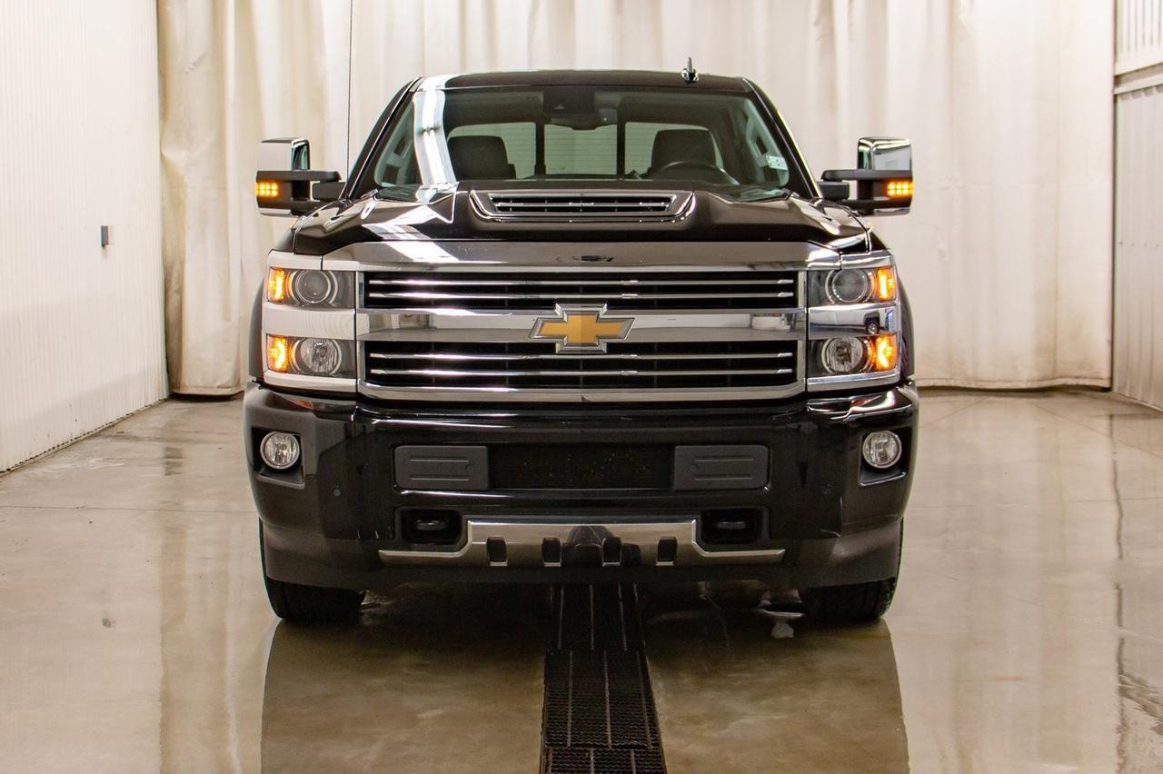 2017 Chevrolet Silverado 2500HD 4x4 Crew Cab High Country Diesel Leather Roof Nav Red Deer AB