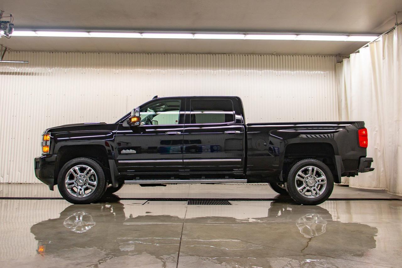 2017 Chevrolet Silverado 2500HD 4x4 Crew Cab High Country Diesel Leather Roof Nav Red Deer AB